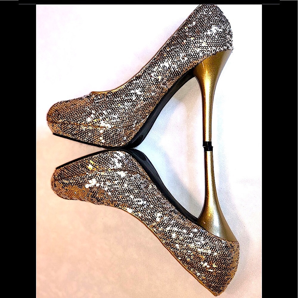 STILETTO HI HEEL SHOES 5”SPIKE CHAMPAGNE GOLD SILVER SEQUINS WORN ONCE  7 1/2